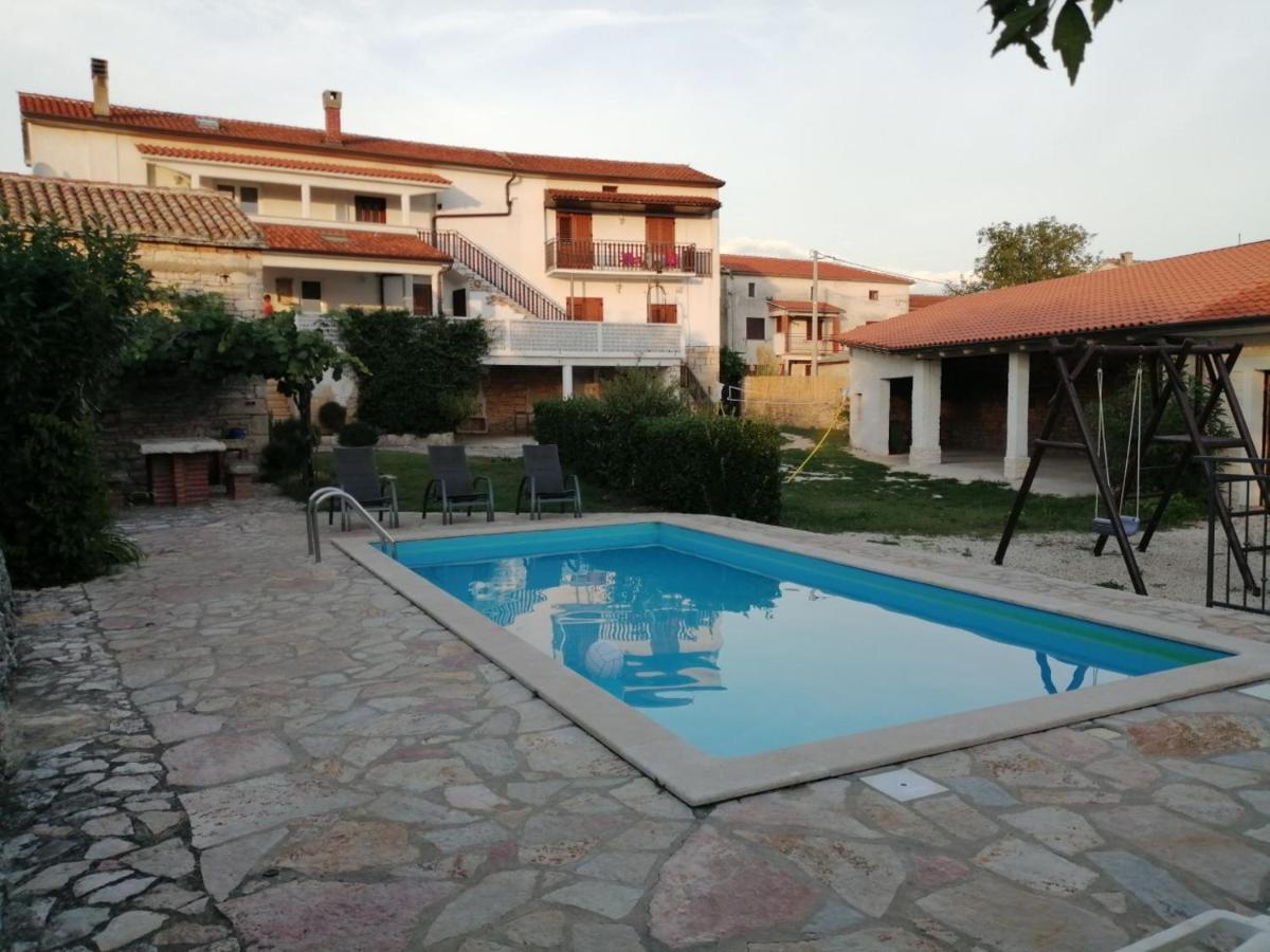 App Isabel Apartment Žminj Екстериор снимка