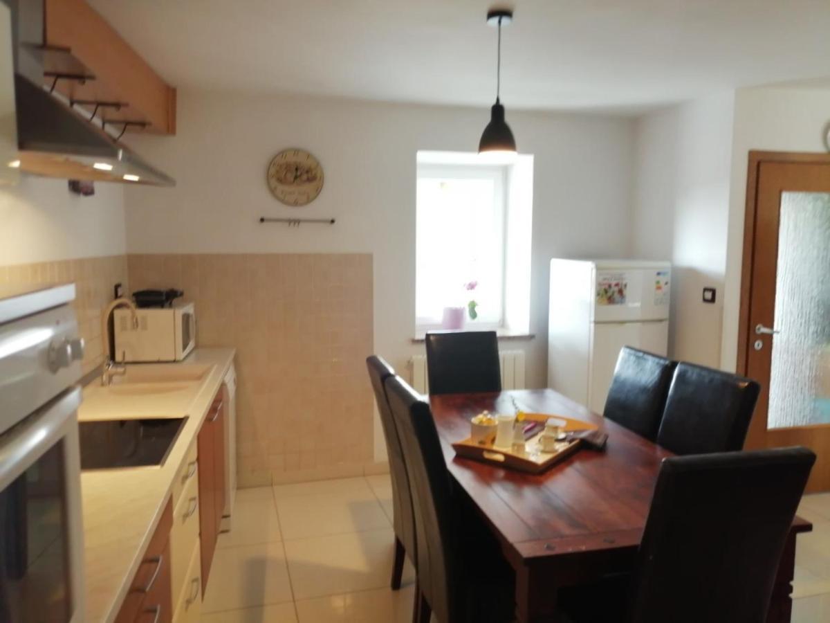 App Isabel Apartment Žminj Екстериор снимка