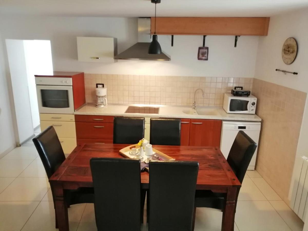 App Isabel Apartment Žminj Екстериор снимка